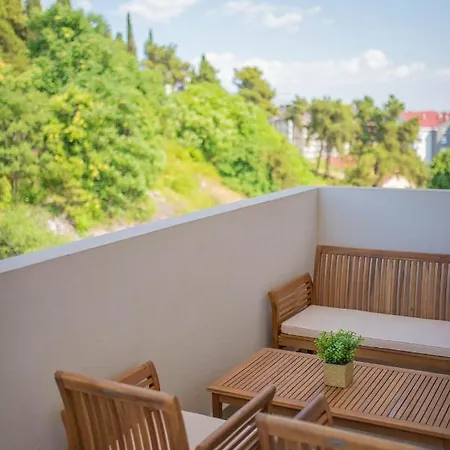 Stylish Two Bedroom At Ljubovic-hill Park