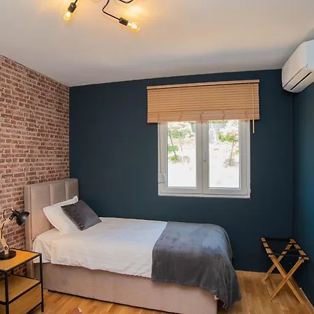 Apartment Stylish Two Bedroom At Ljubovic-hill Park