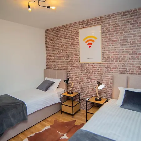 Stylish Two Bedroom At Ljubovic-hill Park דירה *