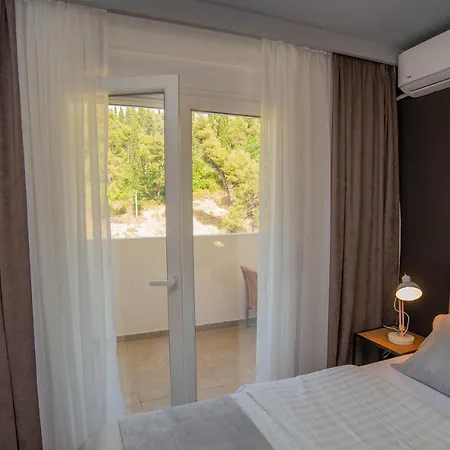 Apartment Stylish Two Bedroom At Ljubovic-hill Park *