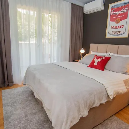 Stylish Two Bedroom At Ljubovic-hill Park Apartment *