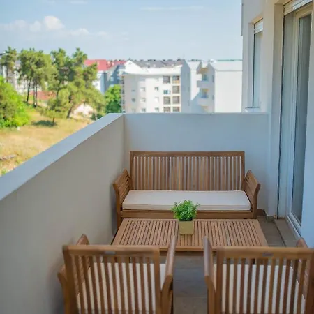 Apartment Stylish Two Bedroom At Ljubovic-hill Park *