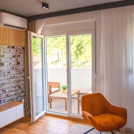 Stylish Two Bedroom At Ljubovic-hill Park